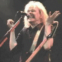 Ever wonder how he reaches some of those high notes? (geocities.com/jysno1fan)